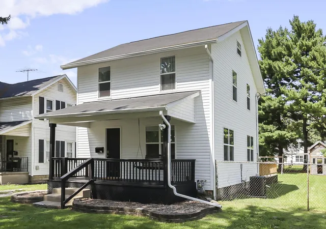 Photo 4 of Single family home for sale at 716 Maple Grove Ave, Newark, OH 43055 | MLS# 226032049 | Listing updated on 2026-09-23