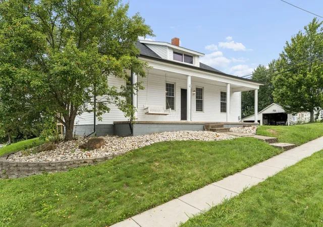 Photo 3 of Single family home for sale at 29 S West St, Thornville, OH 43076 | MLS# 226031775 | Listing updated on 2026-09-24