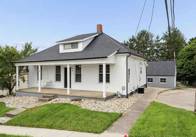 Photo 3 of Single family home for sale at 29 S West St, Thornville, OH 43076 | MLS# 226031775 | Listing updated on 2026-09-24