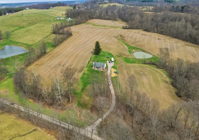 4th image of 4190 Township Road 143 Ne, Somerset, OH 43783 | MLS# 226031767