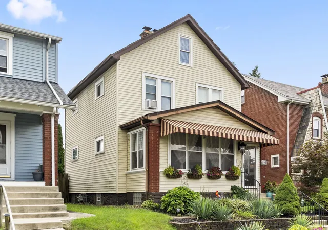 Photo 3 of Single family home for sale at 729 Thurman Ave, Columbus, OH 43206 | MLS# 226031789 | Listing updated on 2026-09-12