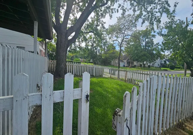 3rd image of 818 E Weber Rd, Columbus, OH 43211 | MLS# 226031794