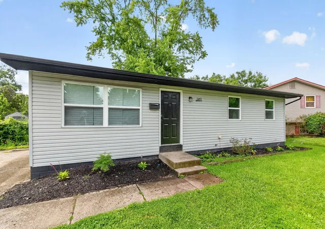 3rd image of 2491 Brocton Ct, Columbus, OH 43219 | MLS# 226031866