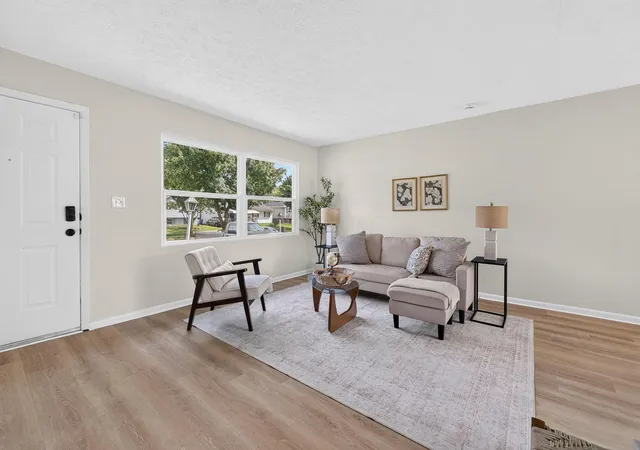 5th image of 2491 Brocton Ct, Columbus, OH 43219 | MLS# 226031866
