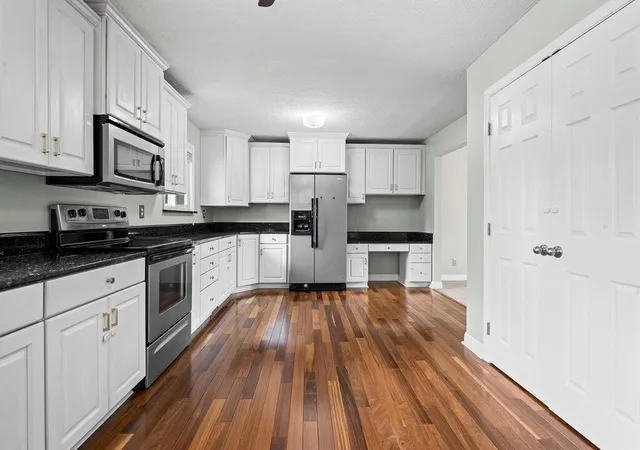 4th image of 2116 Firestone St, Columbus, OH 43228 | MLS# 226031830