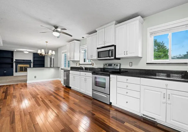 5th image of 2116 Firestone St, Columbus, OH 43228 | MLS# 226031830