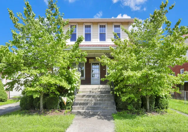 3rd image of 874 E Main Pkwy, Newark, OH 43055 | MLS# 226031835