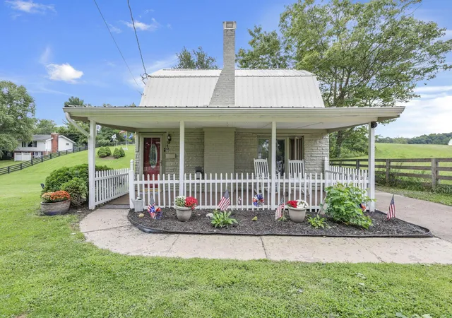 1st image of 340 Mount Ida Ave, Lancaster, OH 43130 | MLS# 226031846