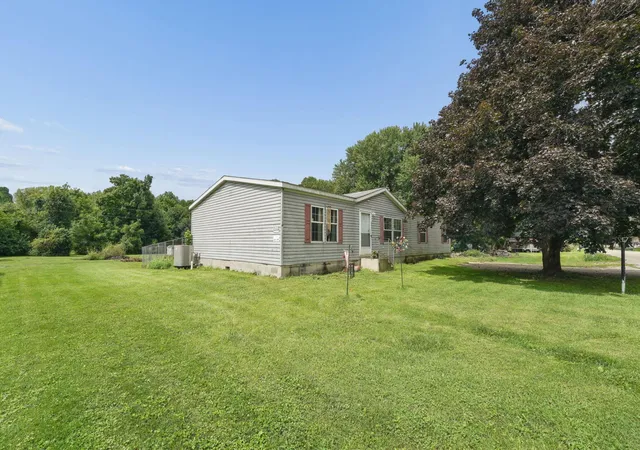 Photo 3 of Single family home for sale at 2401 Massieville Rd, Chillicothe, OH 45601 | MLS# 226031876 | Listing updated on 2026-09-16