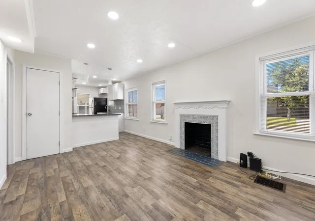 Photo 3 of Single family home for sale at 1087 Loretta Ave, Columbus, OH 43211 | MLS# 226032560 | Listing updated on 2026-09-20