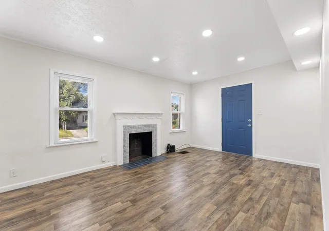Photo 3 of Single family home for sale at 1087 Loretta Ave, Columbus, OH 43211 | MLS# 226032560 | Listing updated on 2026-09-20