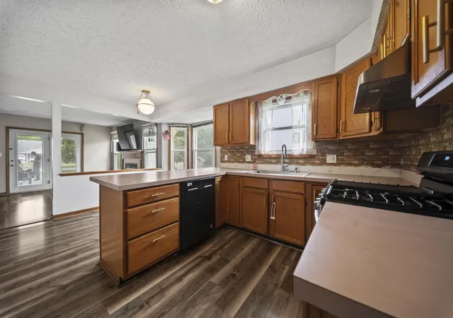 Photo 4 of Single family home for sale at 410 White Path St, Pataskala, OH 43062 | MLS# 226031945 | Listing updated on 2026-10-05