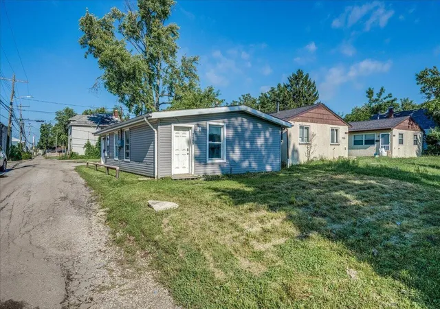 Photo 4 of House for sale at 2445-2447 Hiawatha St, Columbus, OH 43211 | MLS# 226031935 | Listing updated on 2026-09-02