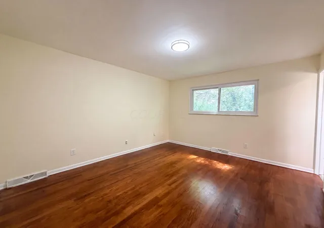 Photo 3 of Single family home for sale at 725 Lawson Dr, Westerville, OH 43081 | MLS# 226031947 | Listing updated on 2026-10-31