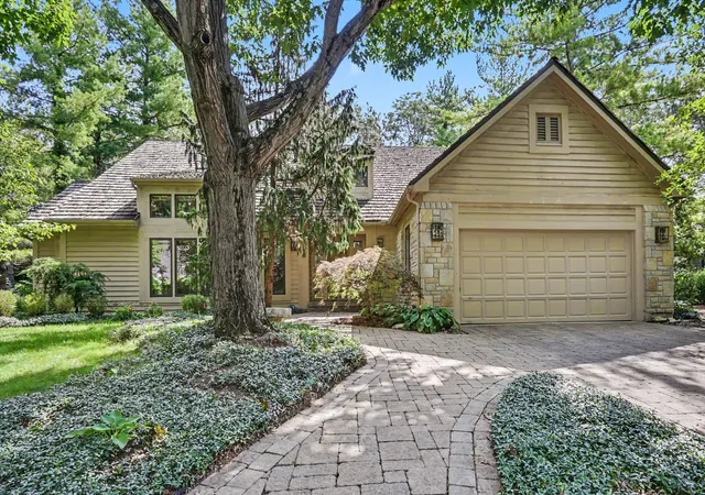 Photo 3 of Sale Pending at 6468 Quarry Ln, Dublin, OH 43017 | MLS# 226032432 | Listing updated on 2026-09-22