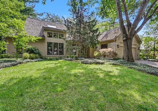 Photo 3 of Sale Pending at 6468 Quarry Ln, Dublin, OH 43017 | MLS# 226032432 | Listing updated on 2026-09-22