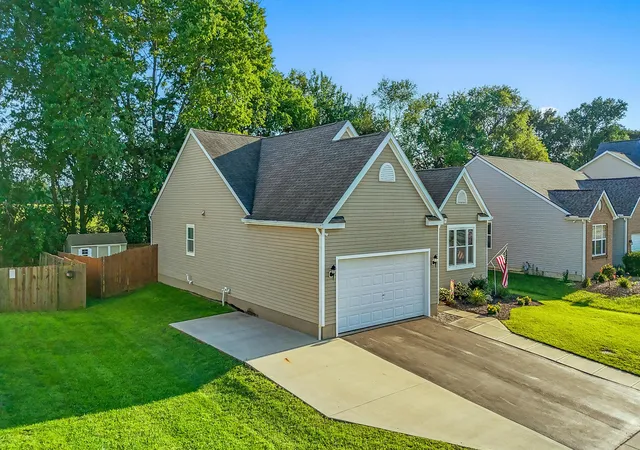 image of 381 Sycamore Dr, Circleville, OH 43113 | MLS# 226032004