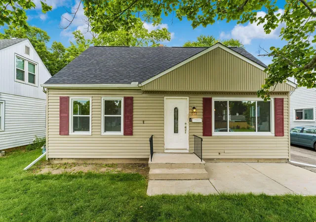 1st image of 902 Eastmoor Blvd, Columbus, OH 43209 | MLS# 226031998
