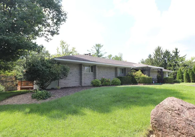 1st image of 121 Hubbard Rd, Galloway, OH 43119 | MLS# 226032044