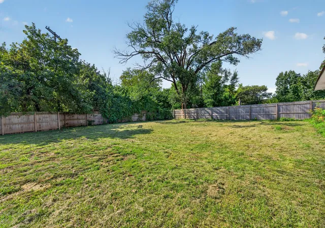23rd image of 899 W Stephen Dr W, Columbus, OH 43204 | MLS# 226032006