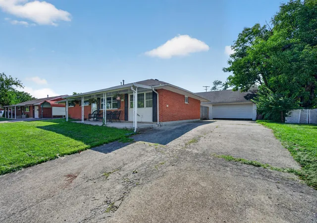 2nd image of 899 W Stephen Dr W, Columbus, OH 43204 | MLS# 226032006
