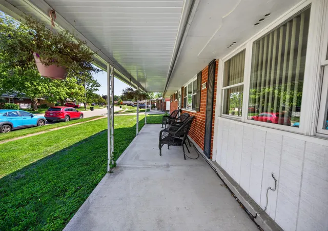 3rd image of 899 W Stephen Dr W, Columbus, OH 43204 | MLS# 226032006