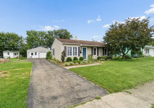 Photo 2 of Single family home for sale at 370 Sunnyview Dr, Circleville, OH 43113 | MLS# 226032011 | Listing updated on 2026-09-04