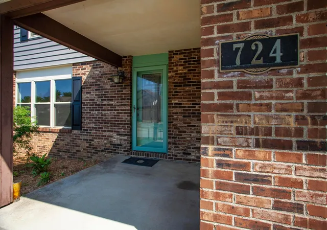 Photo 4 of Single family home for sale at 724 Hunters Run, Columbus, OH 43230 | MLS# 226032025 | Listing updated on 2026-10-20