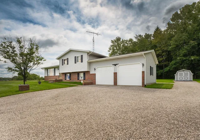 Photo 3 of Single family home for sale at 29468 New Castle Rd, Walhonding, OH 43843 | MLS# 226032024 | Listing updated on 2026-08-23