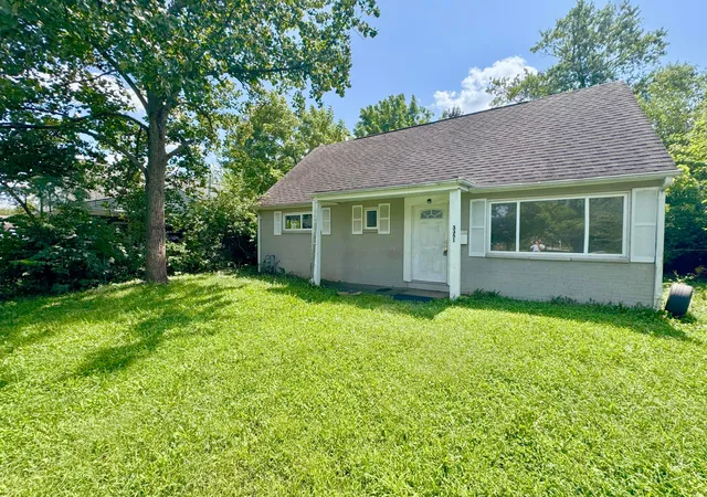 1st image of 3351 Eakin Rd, Columbus, OH 43204 | MLS# 226032062