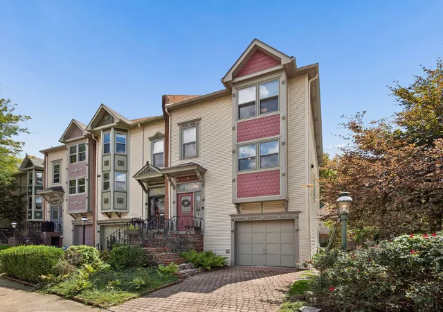 Photo 2 of Sale Pending at 297 W 1st Ave, Columbus, OH 43201 | MLS# 226032200 | Listing updated on 2026-09-05
