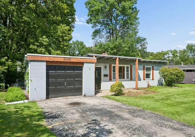 Photo 4 of Single family home for sale at 2458 Edgevale Rd, Columbus, OH 43221 | MLS# 226032054 | Listing updated on 2026-10-13