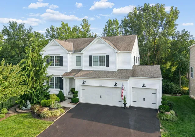 Photo 3 of Single family home for sale at 4543 Shady Blossom Ln, Columbus, OH 43230 | MLS# 226032121 | Listing updated on 2026-09-25