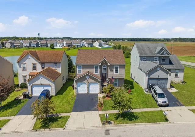 Photo 3 of Single family home for sale at 4 Danielson Cir, South Bloomfield, OH 43103 | MLS# 226032165 | Listing updated on 2026-09-14