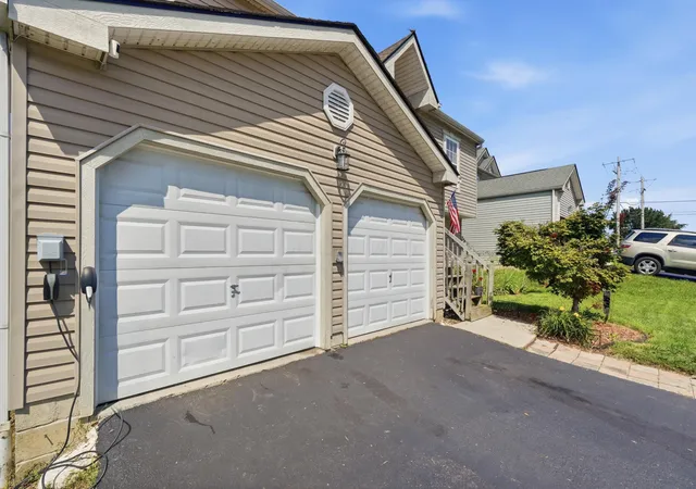 Photo 3 of Single family home for sale at 4 Danielson Cir, South Bloomfield, OH 43103 | MLS# 226032165 | Listing updated on 2026-10-05