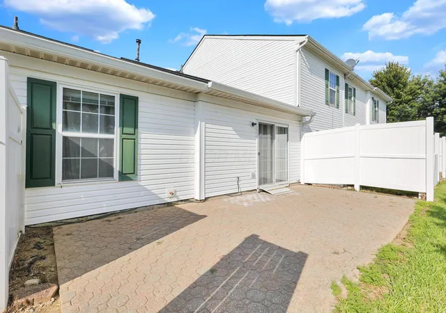 Listing Photo 2 - Condo for sale in building located at 4693 Athalia Dr, Columbus, OH 43228 - Unit #23D