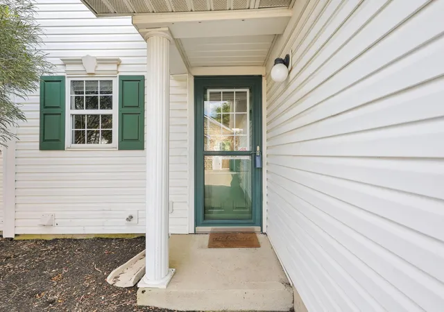 Listing Photo 3 - Condo for sale in building located at 4693 Athalia Dr, Columbus, OH 43228 - Unit #23D