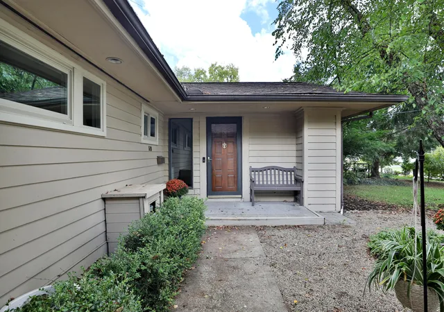 Photo 3 of Single family home for sale at 519 E Cooke Rd, Columbus, OH 43214 | MLS# 226032236 | Listing updated on 2026-09-13