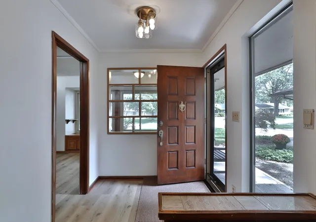 Photo 3 of Single family home for sale at 519 E Cooke Rd, Columbus, OH 43214 | MLS# 226032236 | Listing updated on 2026-09-29