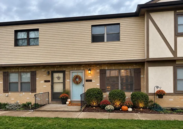 Listing Photo 1 - Condo for sale in building located at 3819 Queen Anne Pl, Grove, OH 43123