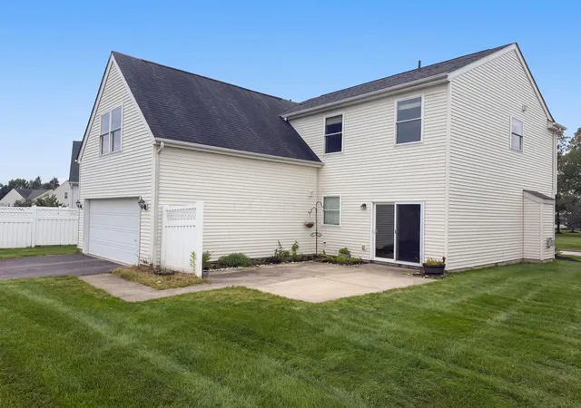 Photo 4 of Single family home for sale at 6625 Steen St, Canal Winchester, OH 43110 | MLS# 226032095 | Listing updated on 2026-10-10