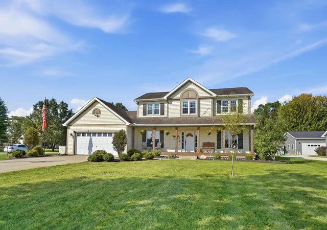 Photo 3 of Single family home for sale at 1525 N Wapak Rd, Lima, OH 45807 | MLS# 226032111 | Listing updated on 2026-09-07