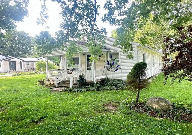 Photo 2 of Single family home for sale at 5715 Chestnut Hills Rd Ne, Newark, OH 43055 | MLS# 226032129 | Listing updated on 2026-09-08