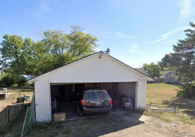 Photo 3 of Sale Pending at 17 Miron St, Bloomingburg, OH 43106 | MLS# 226032159 | Listing updated on 2026-09-01