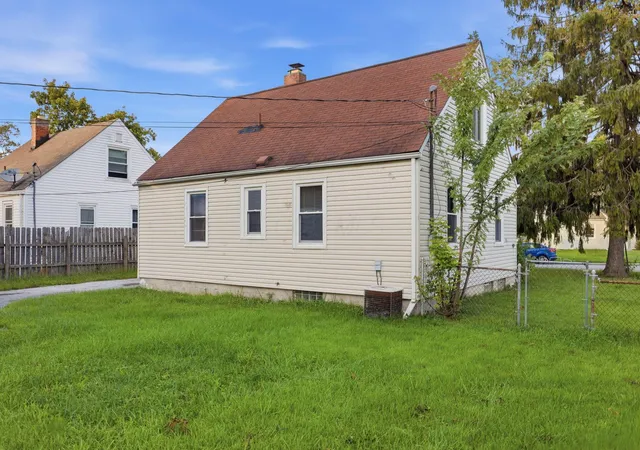 Photo 3 of Sale Pending at 2431 Lexington Ave, Columbus, OH 43211 | MLS# 226032633 | Listing updated on 2026-10-01