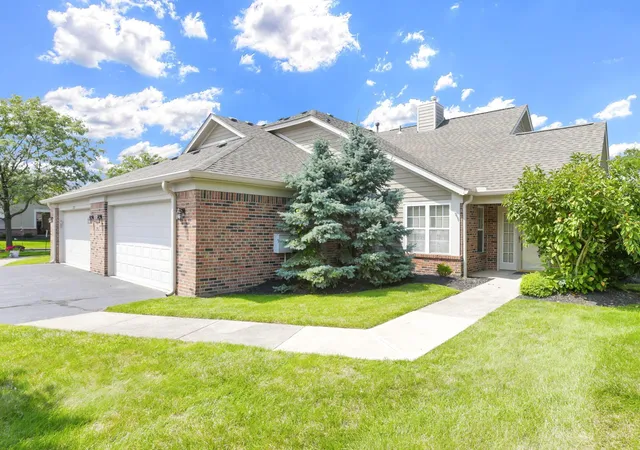 Condo for sale at 2272 Cove Lndg, Grove City, OH 43123 | MLS# 226032169