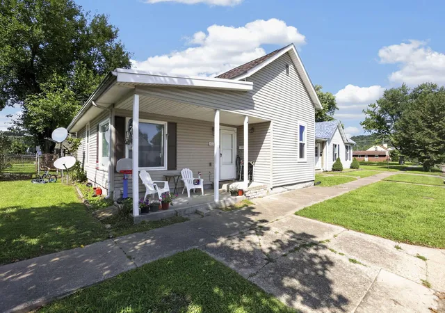 Photo 2 of Single family home for sale at 586 E Main St, Logan, OH 43138 | MLS# 226032821 | Listing updated on 2026-08-28