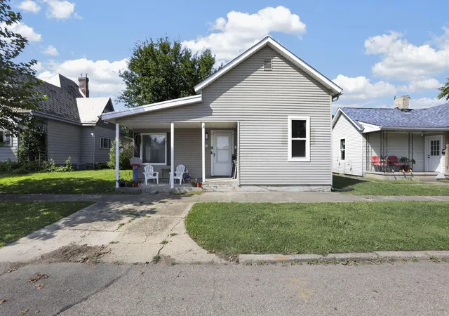 Photo 3 of Single family home for sale at 586 E Main St, Logan, OH 43138 | MLS# 226032821 | Listing updated on 2026-08-28