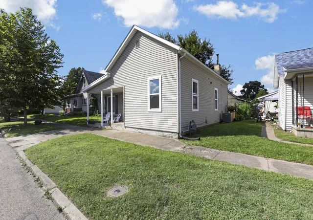 Photo 4 of Single family home for sale at 586 E Main St, Logan, OH 43138 | MLS# 226032821 | Listing updated on 2026-08-28