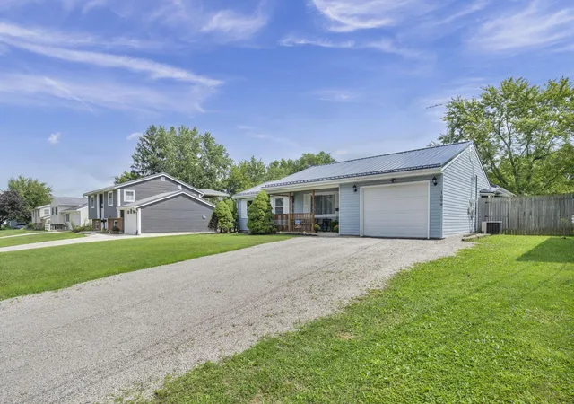 Photo 3 of Single family home for sale at 1098 Colonial Ave, Marion, OH 43302 | MLS# 226032262 | Listing updated on 2026-10-12